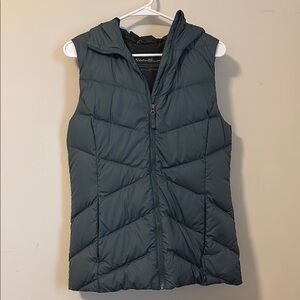 Eddie Bauer Puffer Vest with Hood – Size Medium